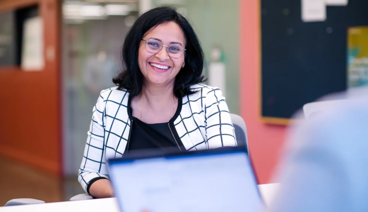 Careers-switchtobanking-woman-smiling-850x490.jpg